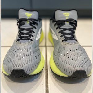 Men's Brooks Hyperion Tempo Running Shoe in 10/EU 44